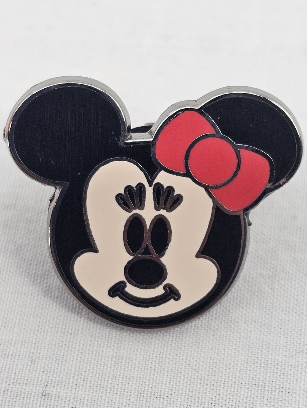 DISNEY Pin Trading ~ Classic Cute Characters Faces ~ Minnie Mouse ~ 2008 ~ P10